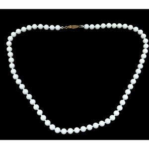 Vintage Oops A Daisy White Hollow Metal Beaded Necklace